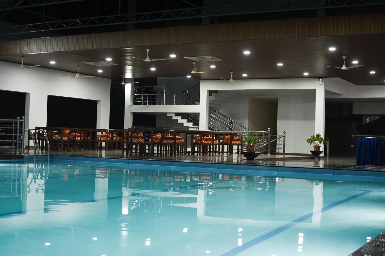 Kohinoor Hotell Alwaye Exteriör bild